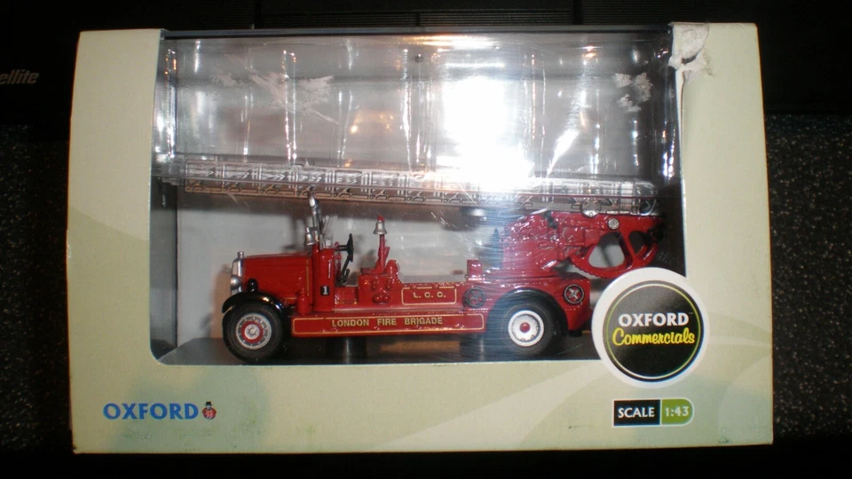 Oxford 76TLM001 London Fire Brigade Leyland TLM Fire Engine - Image 1 of 1