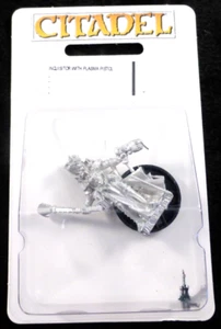 Female Inquisitor Plasma Pistol RARE OOP Metal - 40K Sealed Blister Pack - Picture 1 of 3