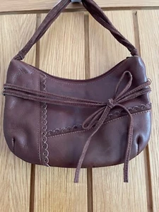 Hellbraune Lederhandtasche im Used-Look Wildlederbesatz und gestrandeter Griff "Got" Logo am Reißverschluss - Bild 1 von 7