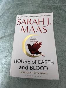 House Of Earth And Blood Sarah J Maas Waterstones exklusives Taschenbuch - Bild 1 von 6