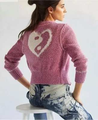 Cárdigan PILCRO Anthropologie Rosa Icono Corazón Yin Yang Recortado Botón Delantero talla M Foto 1 de 4
