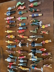 plastic painted figures approx 7cm & 5cm - Picture 1 of 9
