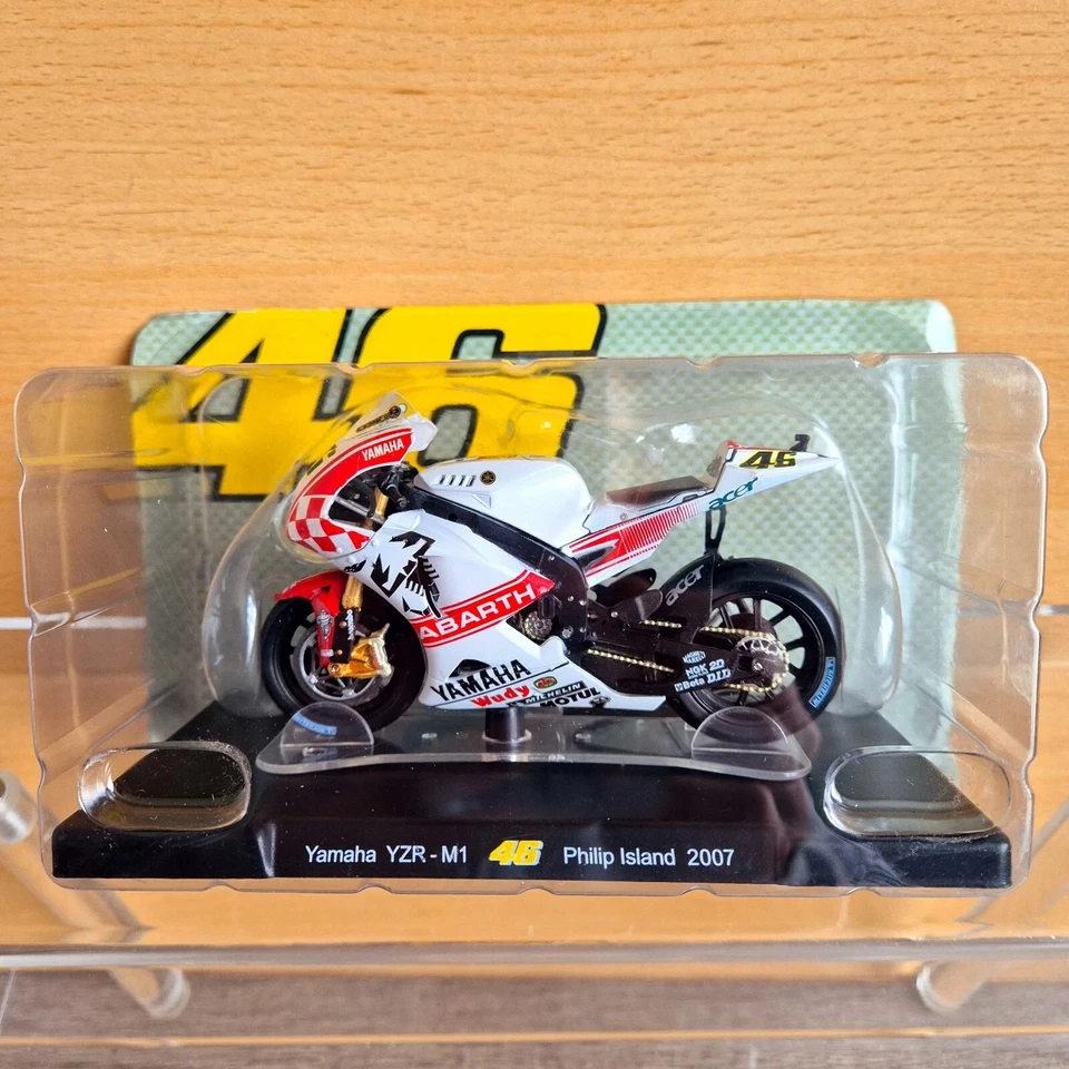 PANINI  ROSSI COLLECTION YAMAHA YZR - M1 PHILIP ISLAND 2007 1/18 scale model New - Image 1 of 1