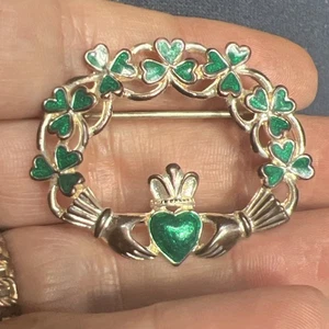Sol D'Or irische silberfarbene keltische Claddagh Brosche Anstecknadel Mein Herz liegt in Ihren Händen - Bild 1 von 4
