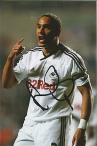 FOTO DE ACCIÓN 6x4 firmada por Ashley Williams de Swansea, Bristol City y Gales* + certificado de autenticidad - Imagen 1 de 1