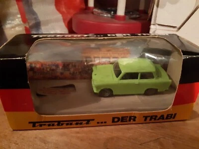 MODELLINO TRABANT AUTO DDR BERLINO EST SCALA 1:43 SCATOLA ORIGINALE COLLEZIONE - Immagine 1 di 4