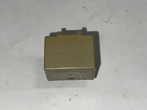 OE 2003 Toyota Echo flash/módulo de señal de giro 8198050030 - Imagen 1 de 4