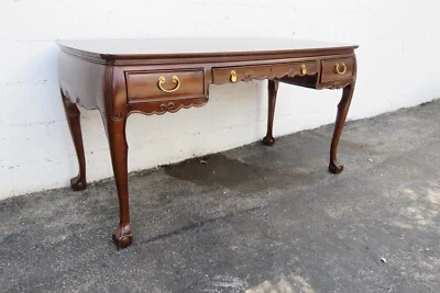 Escritorio grande Drexel Heritage Mid Century Hollywood Regency Chippendale 5338 Foto 1 de 4