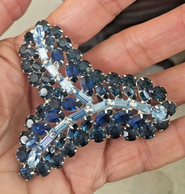 VINTAGE ESTATE X-LARGE BLUE RHINESTONE BROOCH PIN JEWELRY MCM TRIPLE TIER PRONG - Image 1 of 4