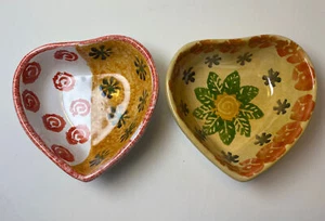 (2) Small Colorful Heart Shaped Trinket Bowls Made In Italy Hand Painted - Picture 1 of 11