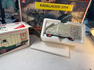 1/34 FIRST GEAR 1952 GMC Insulated Van-Red Rose Ice Cream DIE-CAST - NEW💥 L1102 - Image 1 of 4