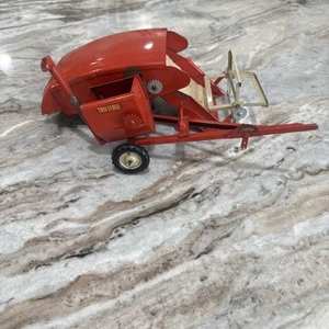 Vintage 1950's Tru-Scale Pull Type Combine 1/16 Scale Toy Farm Implement - Picture 1 of 7