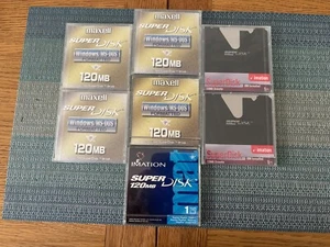 MAXELL & OTHER SUPER DISK FORMATTED FOR WINDOWS 5 Sealed 2 Used May Contain Data - Afbeelding 1 van 4