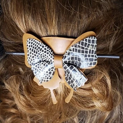 Pasador de pelo de cuero genuino camel con un palo Foto 1 de 4