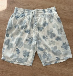 Paige - Micah Floral-Print Woven Shorts in Light Grey Multi (Size M) - Picture 1 of 10