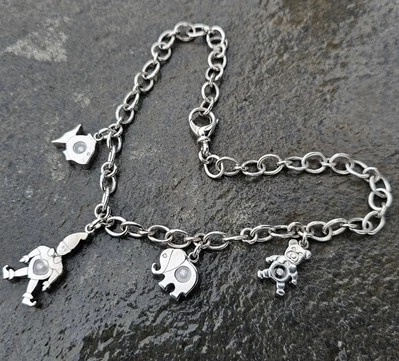 Chopard 4 Charm Bracelet Teddy Elephant Clown Fish Happy Diamond 18k White Gold - Image 1 of 4
