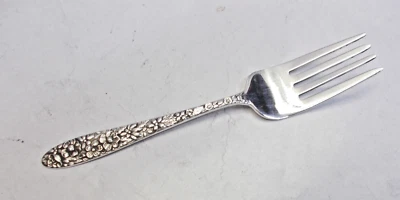 HORQUILLA BEBÉ ROSA DEL SUR PLATA ESTERLINA - ORNAMENTADA 1937 ESTILO REPUJADO MANCHESTER Foto 1 de 3