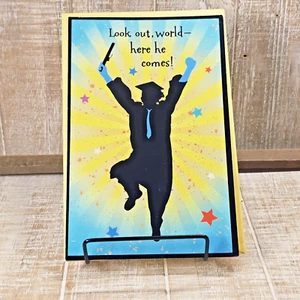 Tarjeta de felicitación de graduación Hallmark para chico azul amarillo naranja estrellas felicitaciones - Imagen 1 de 8