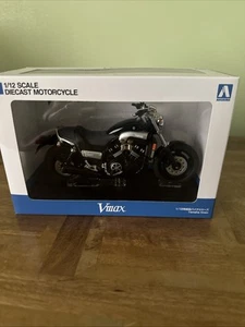 Aoshima 1/12 Scale 11185-3800 - Yamaha Vmax Motorcycle - Black - Picture 1 of 3