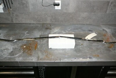 Oldsmobile F85 Cutlass 1965 capó delantero moldeado Foto 1 de 4