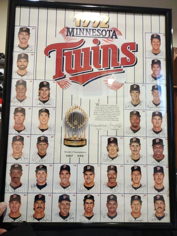 1992 Minnesota Twins 18×24 Poster Team Player Pictures in frame Cover