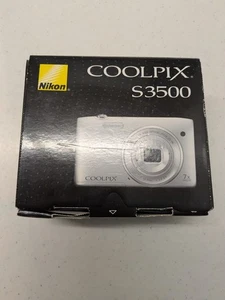 Nikon COOLPIX S3500 20.1 MP Digital Camera 7x Optical Zoom Silver Tested W/ Box - Picture 1 of 8