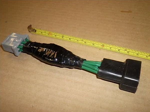 Lucas.Audio.5 spade male to female connector. - Picture 1 of 4