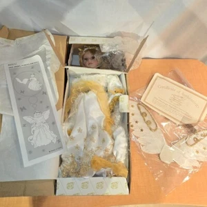 2004 Porcelain Angel Doll Heritage Signature Collection #80017 Gold Wings - Picture 1 of 12