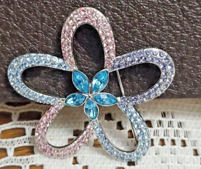 Broche Flor Cristal Swarovski Azul y Rosa Foto 1 de 4