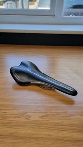 Selle Italia SLR TI 316 Carbon Fibre Bike Saddle - Titanium Rails - Picture 1 of 7