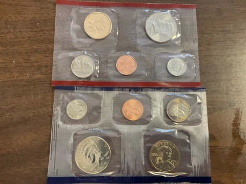 2000 US Mint Set 10 Coin Uncirculated Set Philadelphia & Denver NO QUARTERS Cover