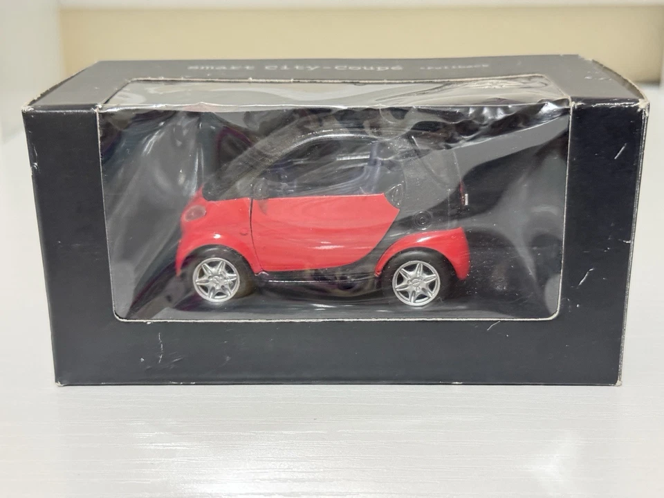 Smart City cupé para dos retrocesos 1:33 - rojo/negro Foto 1 de 4