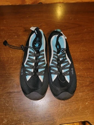 Guante corporal agua/escalada? Zapatos IDS para mujer talla 6 negros con azul claro  Foto 1 de 4