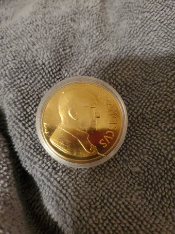 Pope Francis Pope of Modern Times Commemorative Proof Coin 24K Gold Layered Cover