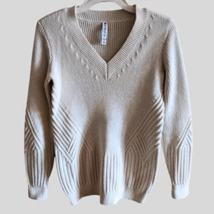 Athleta Chunky Knit Pullover Sweater XXS Dove White V-Neck Minimalist Cozy - Picture 1 of 10