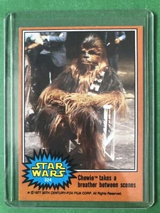 1977 Topps Star Wars #324 Chewie takes a breather between scenes - Picture 1 of 2