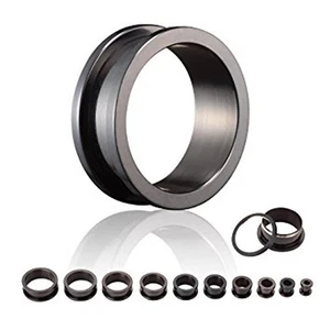 PAR CLÁSICO DE TAPONES DE TÚNEL DE OREJA DE TORNILLO DE TITANIO NEGRO ATORNILLADO DE CARNE MEDIDORES DE 8G-00G - Imagen 1 de 3