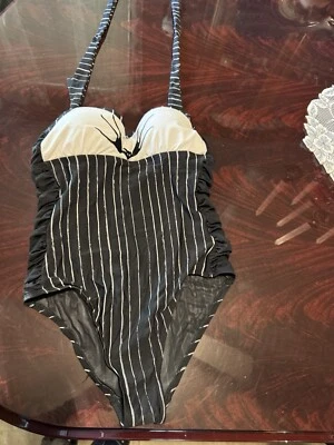 Traje de baño mediano para mujer Pesadilla antes de Navidad. Foto 1 de 3