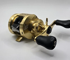 Carrete de baitcast Shimano 21 Calcutta Conquest 200 diestro de Japón - Imagen 1 de 12