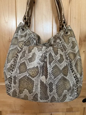 Bolso de Mano Hobo de Cuero Estampado B. Makowsky Estampado de Pitón Foto 1 de 4