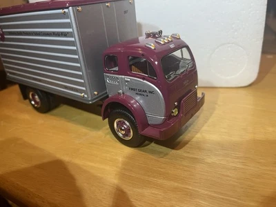 Caminhão modelo First Gear 1953 caminhão branco e reboque Hercules novo na caixa 1/34 - Imagem 1 de 4