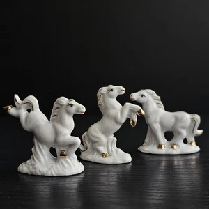 Ceramic Horse Figurines – Set of 3 (2026 Symbol) White horses with Gold Detail🐎 - Picture 1 of 6