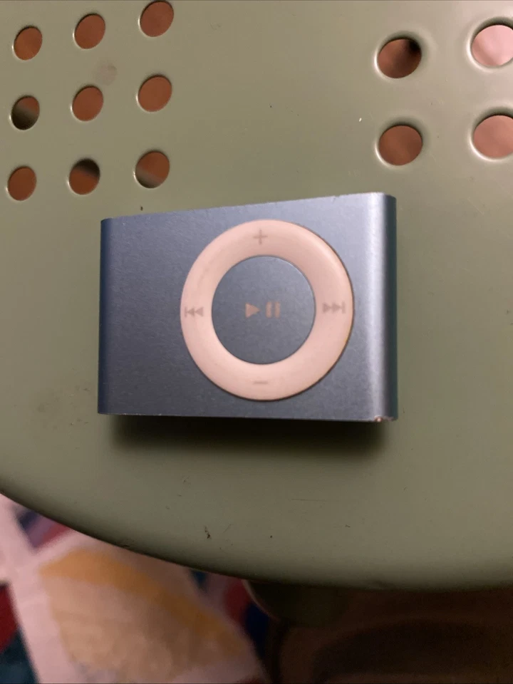 Apple iPod Shuffle 2nd Generation 2GB with Dock - Image 1 of 4