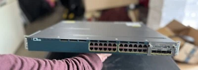 Conmutador Cisco Catalyst 3560X 24 puertos 1 GbE WS-C3560X-24T-S con módulo C3KX-NM-10G Foto 1 de 4