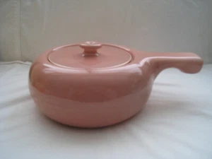 1939-59 RUSSEL WRIGHT STEUBENVILLE “AMERICAN MODERN” CORAL “CAZUELA CUBIERTA”. - Imagen 1 de 5