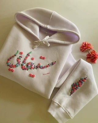 Sudadera con Capucha Bordada Hecha a Mano Personalizada - Sudadera / Camiseta - Idea de Regalo Única Foto 1 de 4