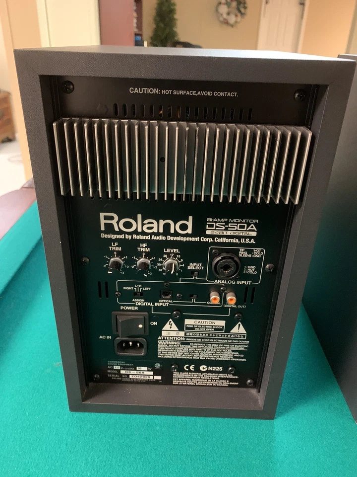 Un par de monitores digitales Roland DS-50A Bi-Amp en excelente estado Foto 1 de 4