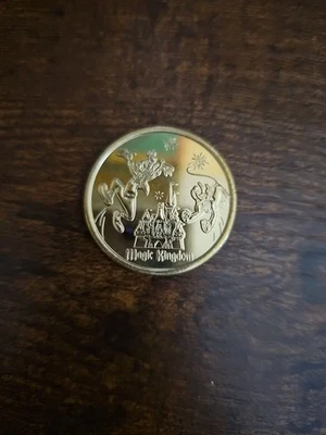 WALT DISNEY WORLD MAGIC KINGDOM 2025 PLUTO GOOFY GOLD MEDALLION COIN - Image 1 of 2