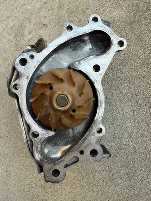 BOMBA DE AGUA DE FÁBRICA TOYOTA OEM 1998-2004 V6 SIENNA, CAMRY (16100-29085) Foto 1 de 3