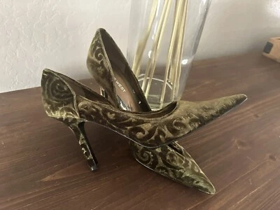 NWOB Stunning Nine West Dark Green Patterned Velvet Pumps. 9.5M - Image 1 of 4